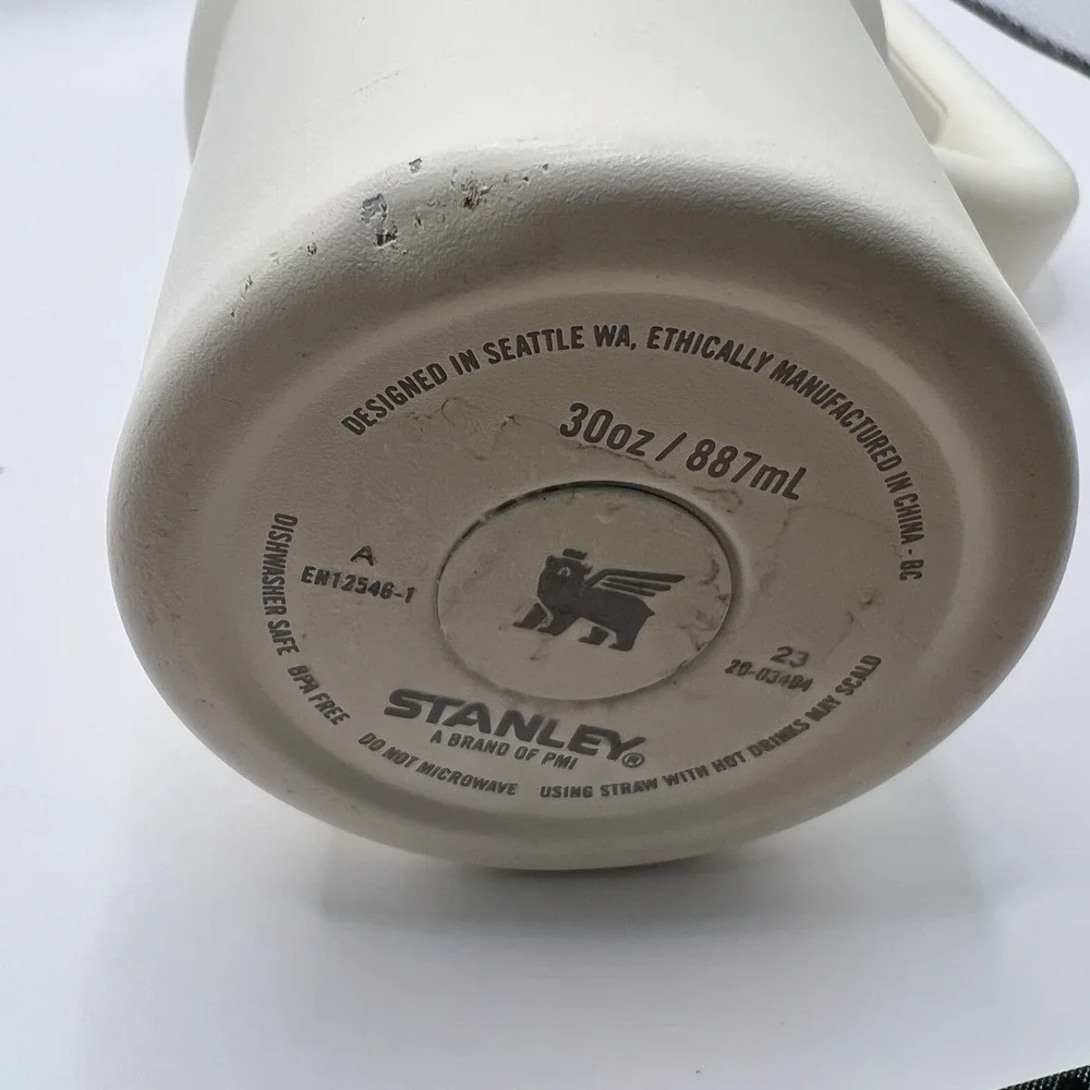 Stanley Adventure Quencher‎ H2.0 Travel Tumbler Cream 30oz - Picture 2 of 8